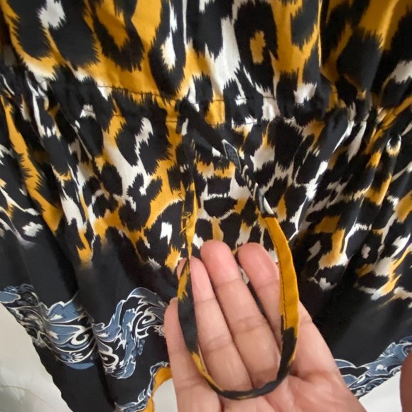 Pull over cheetah print Kimono with draw string waist. Size on tag: Large w123 - Picture 4 of 11